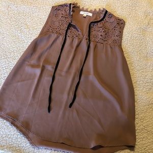 Sleeveless blouse top